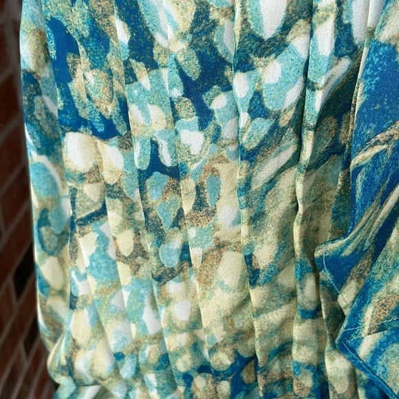 Ana Sleeveless Watercolor Top‎ - Picture 4 of 10